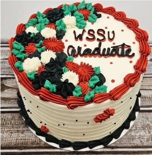 WSSU graduation floral cake